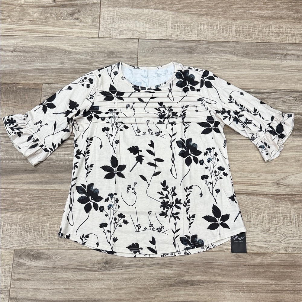 Black and Cream Floral Blouse 3/4 length ruffle sleeve